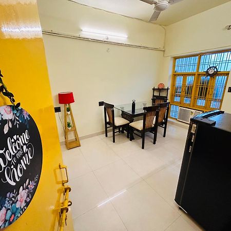 The Yellow House - Couple'S Getaway In Gomti Nagar- 1 Bhk Λάκναου Εξωτερικό φωτογραφία