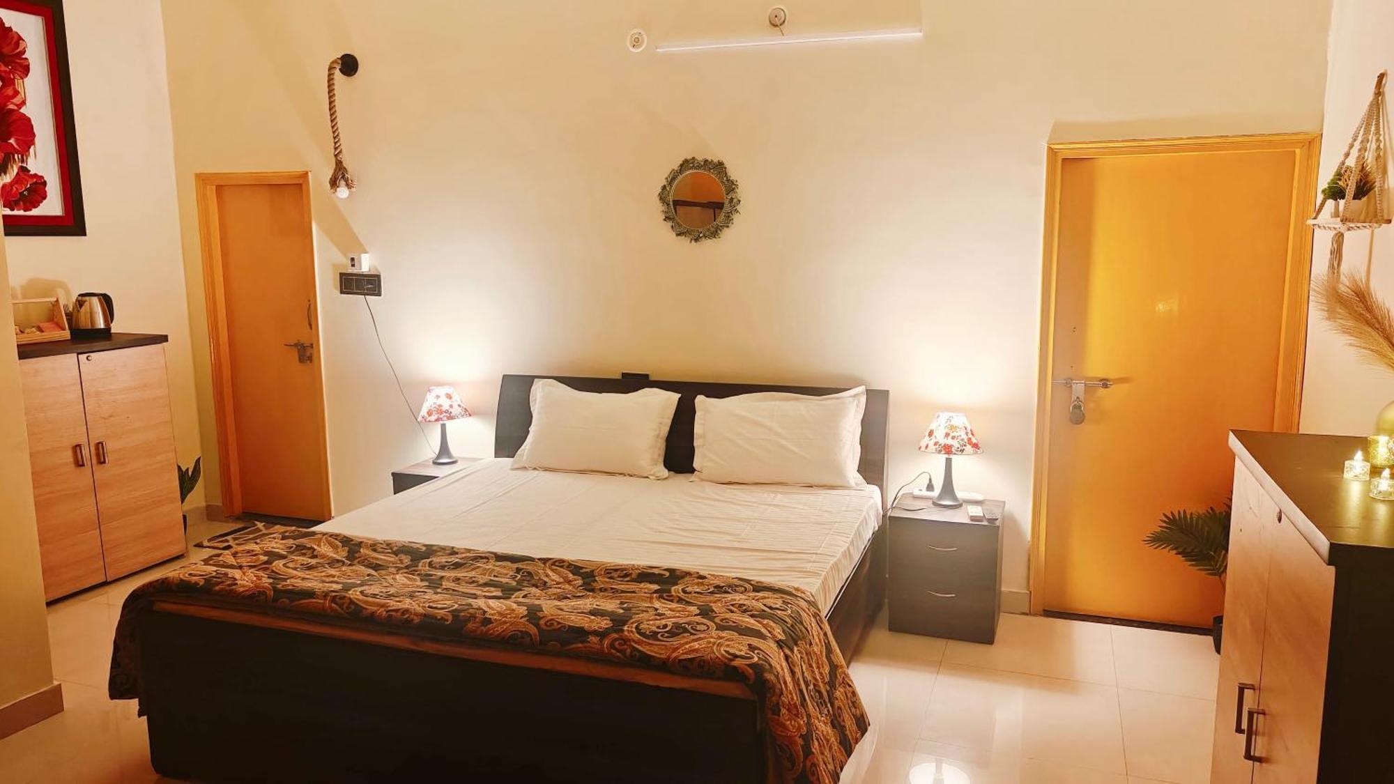 The Yellow House - Couple'S Getaway In Gomti Nagar- 1 Bhk Λάκναου Εξωτερικό φωτογραφία