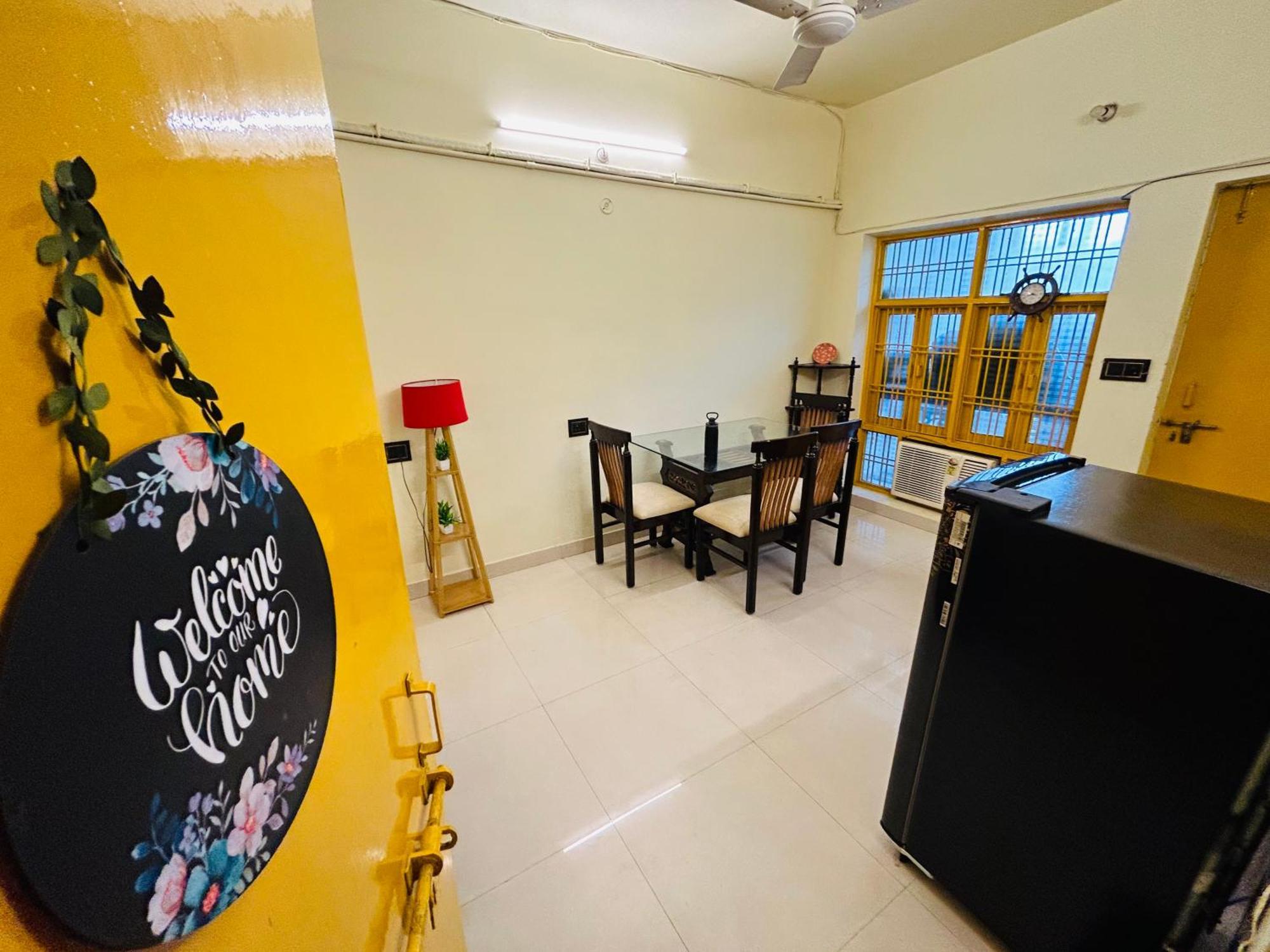 The Yellow House - Couple'S Getaway In Gomti Nagar- 1 Bhk Λάκναου Εξωτερικό φωτογραφία