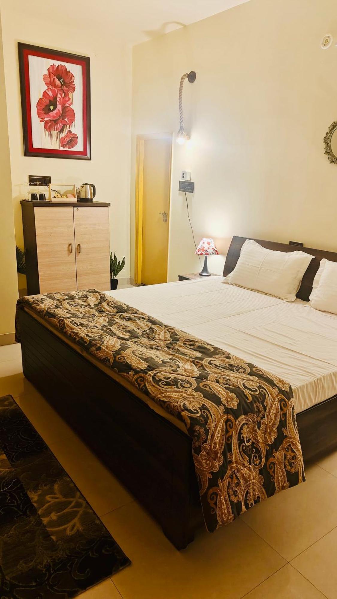 The Yellow House - Couple'S Getaway In Gomti Nagar- 1 Bhk Λάκναου Εξωτερικό φωτογραφία