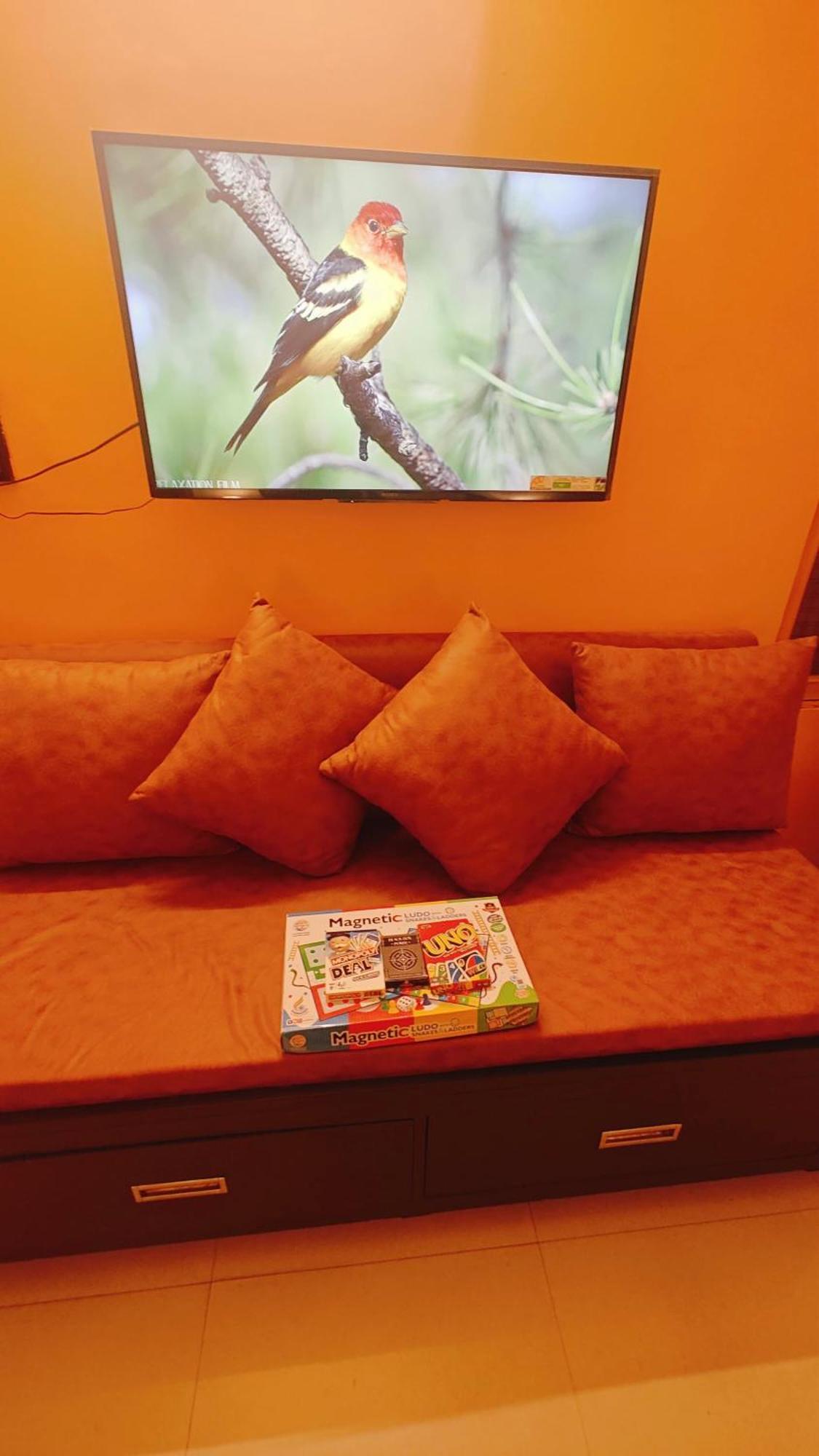 The Yellow House - Couple'S Getaway In Gomti Nagar- 1 Bhk Λάκναου Εξωτερικό φωτογραφία