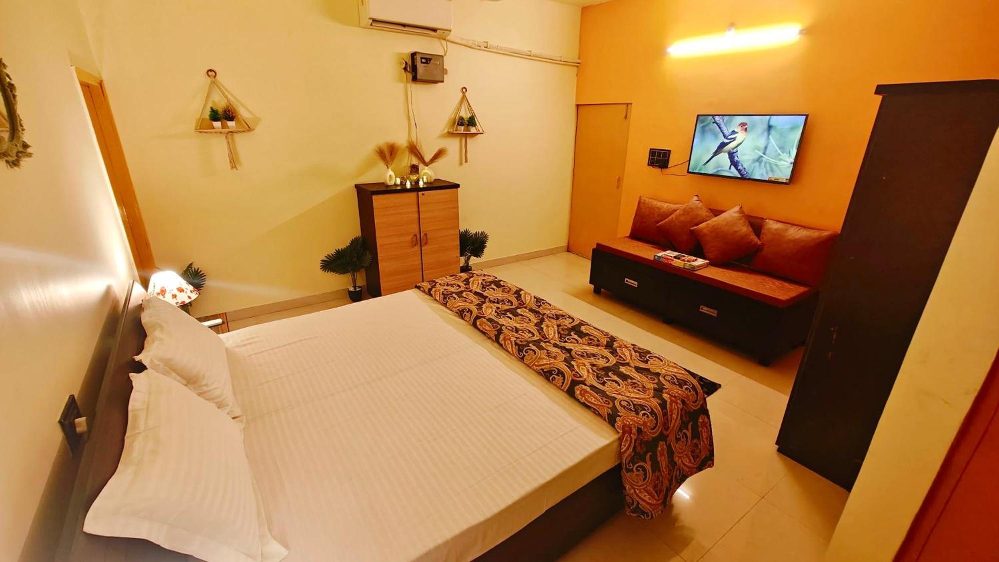 The Yellow House - Couple'S Getaway In Gomti Nagar- 1 Bhk Λάκναου Εξωτερικό φωτογραφία